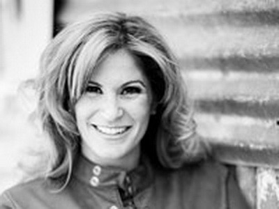 Ideea care a transformat-o din datornica in milionara in dolari in mai putin de 2 ani