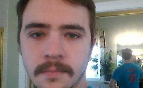 "Sunt frumos, nu-i asa?". Mesajul de langa poza care l-a facut de ras pe net. Ce detaliu i-a scapat