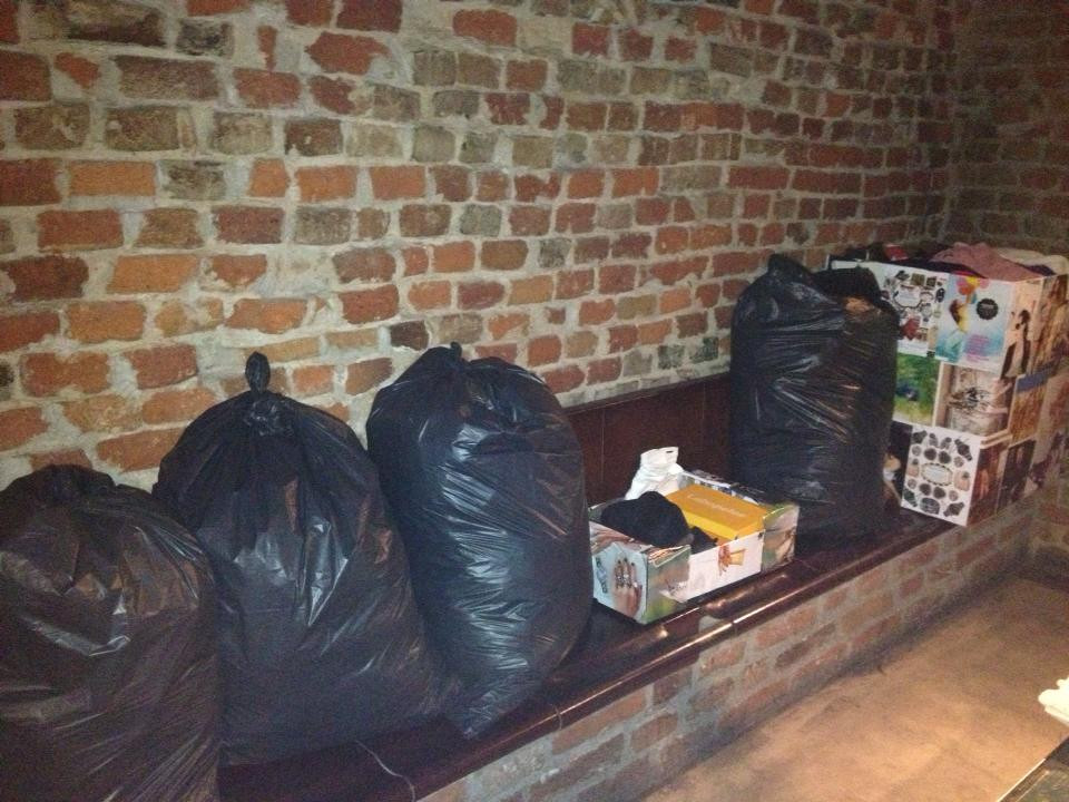 Cafea cu aroma… caritabila. Timisorenii au donat haine pentru un centru de femei abuzate