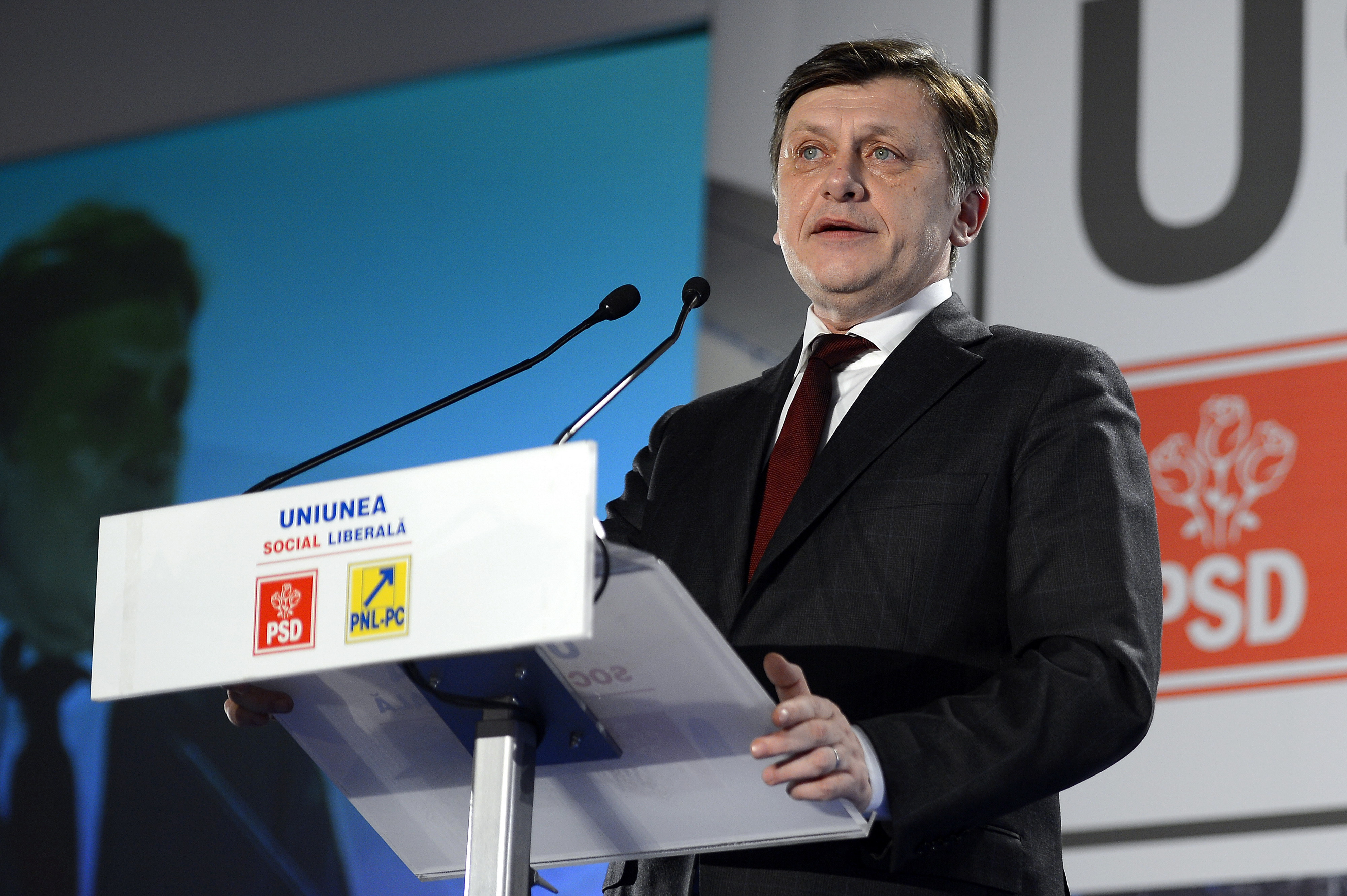 Antonescu: Propun modificarea Regulamentului Senatului, premierul sa vina in plen o ora pe luna