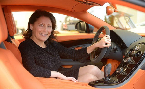 Ea e singura femeie din lume care-i face fericiti pe sefii Bugatti! Cum reuseste?