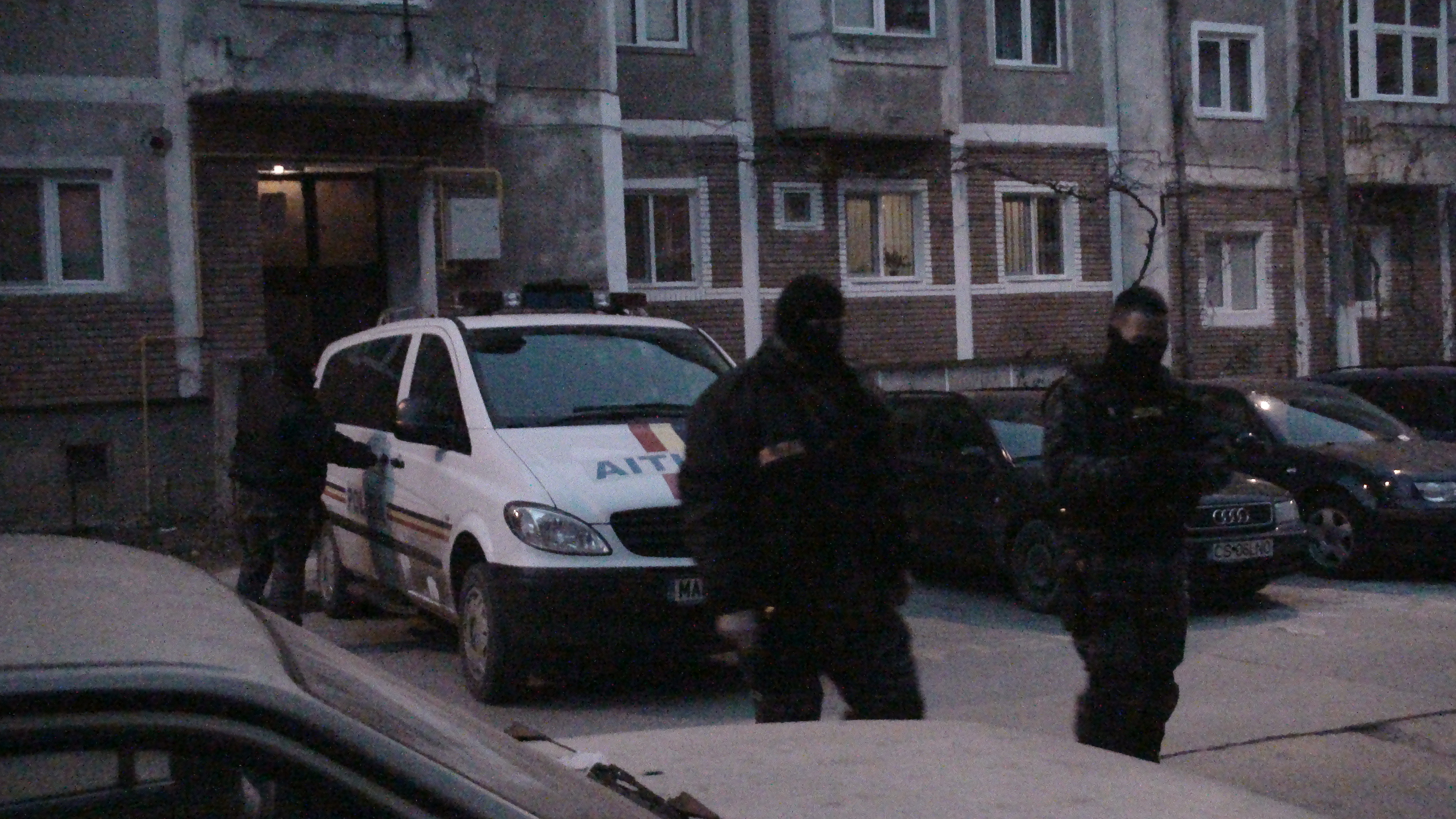 “Hotul neprins e negustor cinstit”. Ce au gasit politistii in casa suspectilor de furt din locuinte