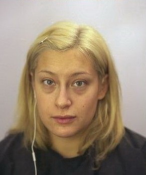 Transformarea spectaculoasa a unei femei care se credea urata. Cum arata cu machiaj. FOTO