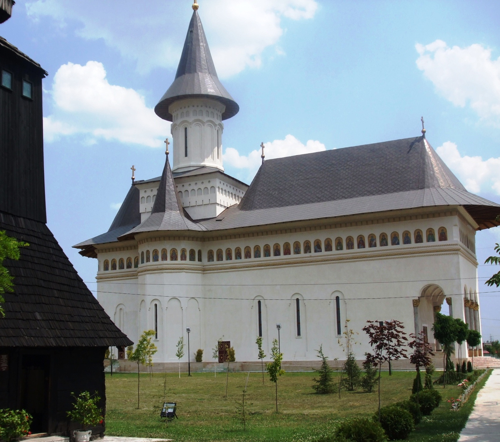 7 ani de cand autoritatile se balbaie din cauza cardului de sanatate. Cum se pierd milioane de euro