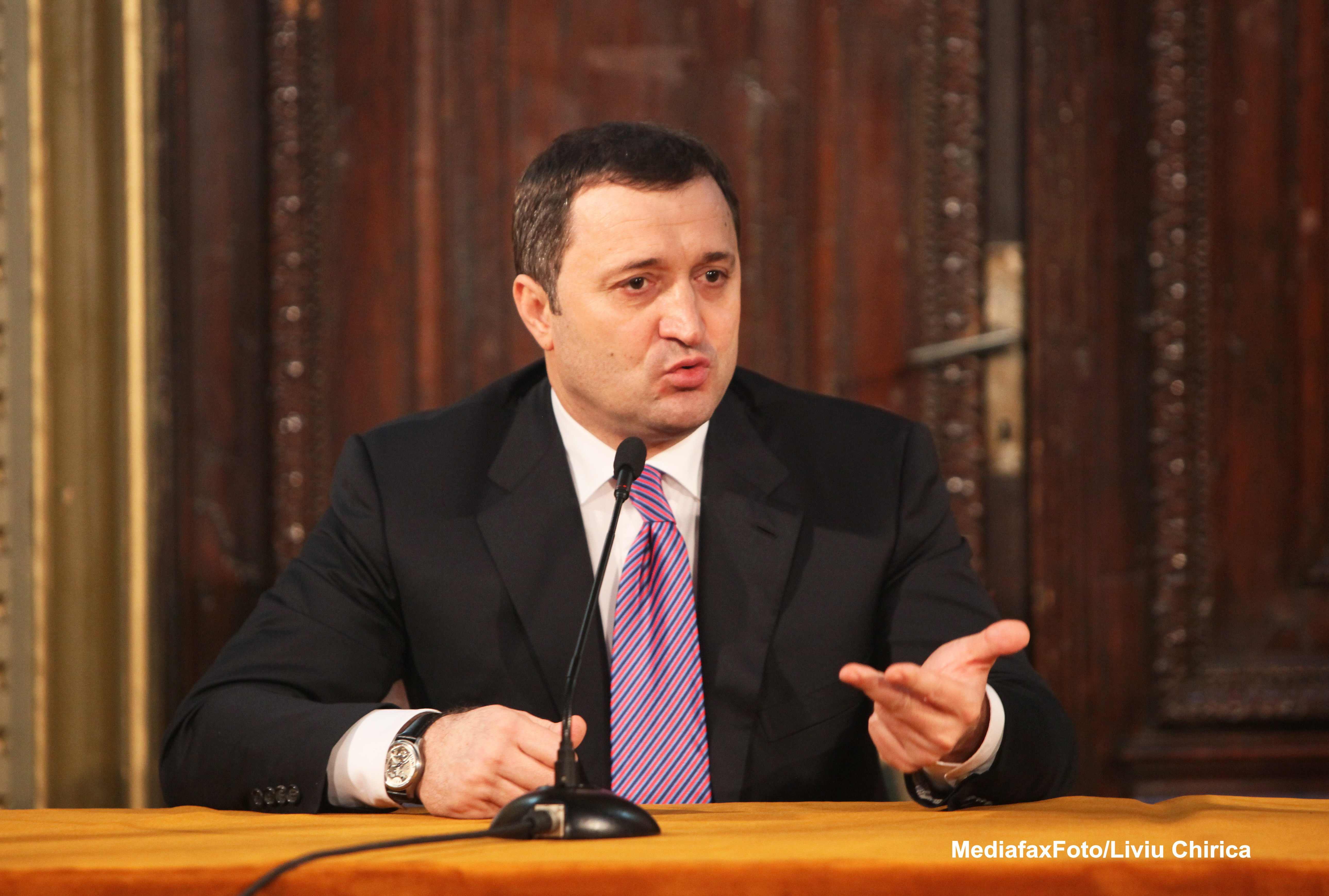 Scandal mare la Chisinau. Oficiali de rang inalt au fost interceptati intr-un caz de coruptie. VIDEO