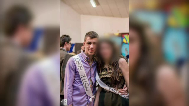 Alexandru, elevul ucis langa liceu, a fost inmormantat. Parintii cred ca a fost omorat la comanda