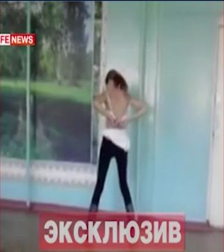 INTERZIS SUB 18 ANI! Ce a facut o tanara dupa ce a pierdut UN PARIU! Imaginile AU AJUNS PE INTERNET