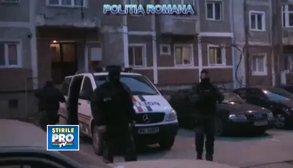 Politistii au gasit 20.000 de euro in locuinta unui resitean.E suspect de evaziune fiscala cu… lemne