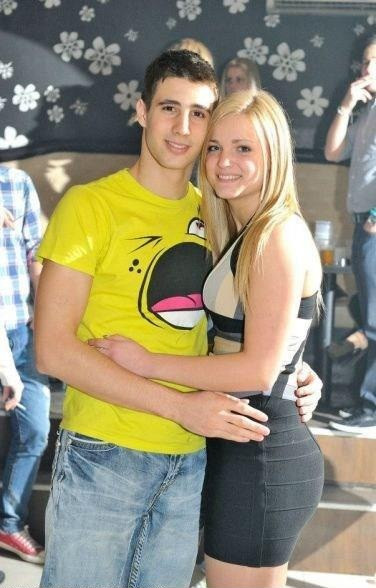 Detaliul din fotografie care le-a scapat. Cum s-a fotografiat acest cuplu