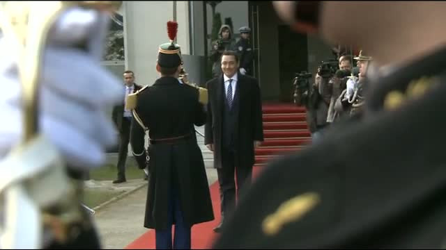 Vizita lui Ponta la Paris vine intr-un moment sensibil. Francezii arata cu degetul spre hotii romani