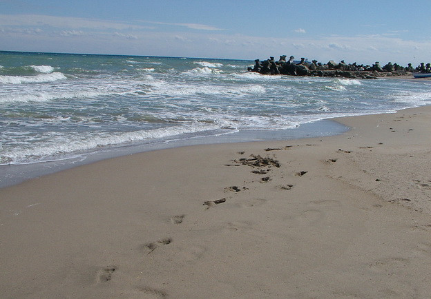 Cadavrul unei femei, descoperit pe o plaja din Constanta