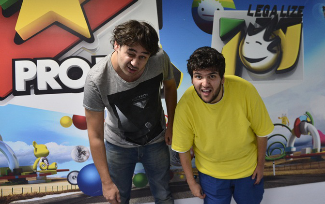 A sunat la Teleshoping si a vorbit exact ca ei. O farsa care merita ascultata. AUDIO