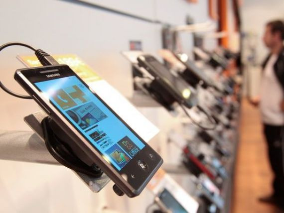 Trei minori au fost arestati dupa ce au furat aproape 100 de telefoane mobile dintr-un magazin