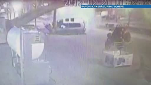 Accident grav pe o sosea din Craiova. Doi tineri au ajuns in spital dupa ce s-au rasturnat cu masina