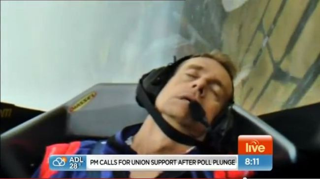 VIDEO. Un prezentator meteo a lesinat in timpul unei emisiuni in direct. Ce s-a intamplat