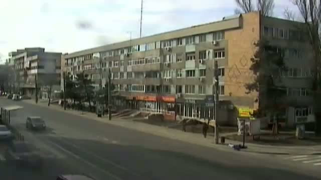 "Demonstratie" de indiferenta in Braila. Cat a durat pana ca cineva sa-l ajute pe un barbat lesinat