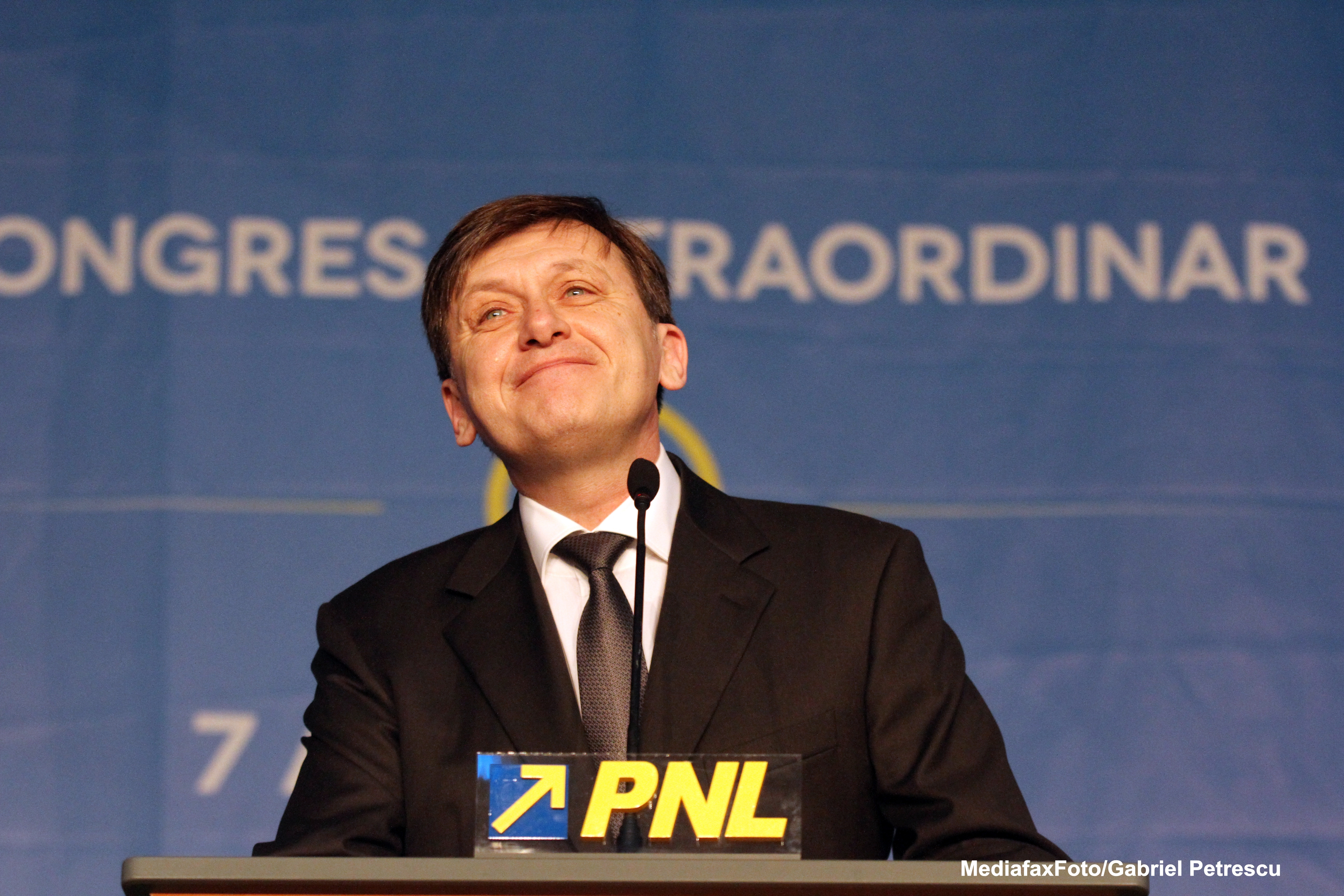 Crin Antonescu a fost reconfirmat drept candidat al USL la prezidentialele din 2014