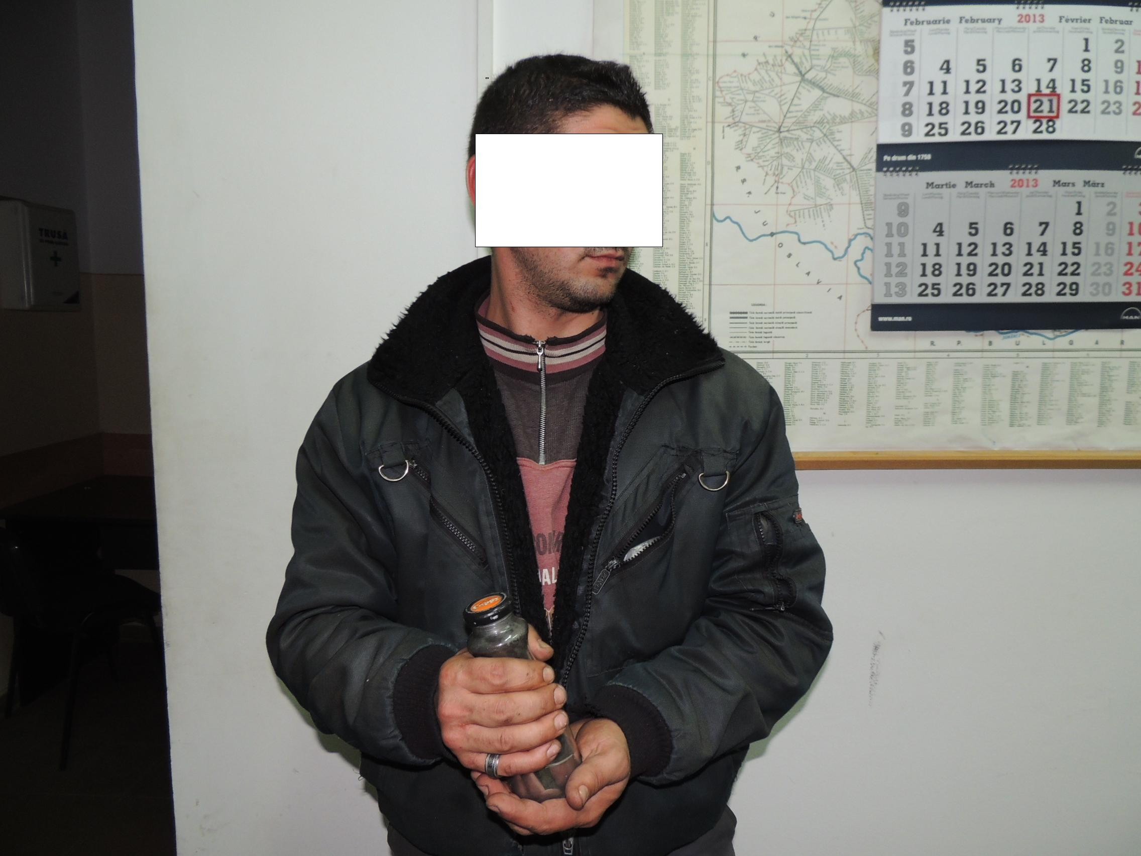 Un barbat din Cluj a fost prins in flagrant de politisti in timp ce incerca sa vanda mercur