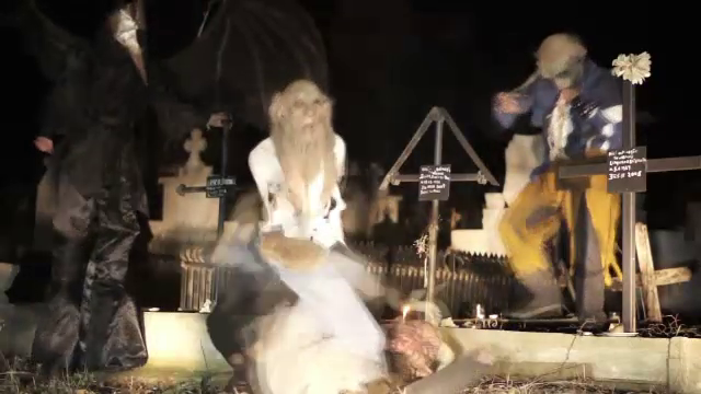 Moda "Harlem Shake" a intrat in atentia politiei. Dansuri filmate in cimitir sau la scoala