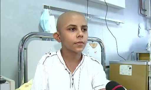 Nu-l lasati sa lupte singur de Paste! Ionut, orfanul bolnav de cancer, are nevoie de o noua operatie