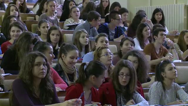 Bacalaureat 2013. Admiterea la ASE se face din nou prin examen, iar elevii sunt chemati la meditatii