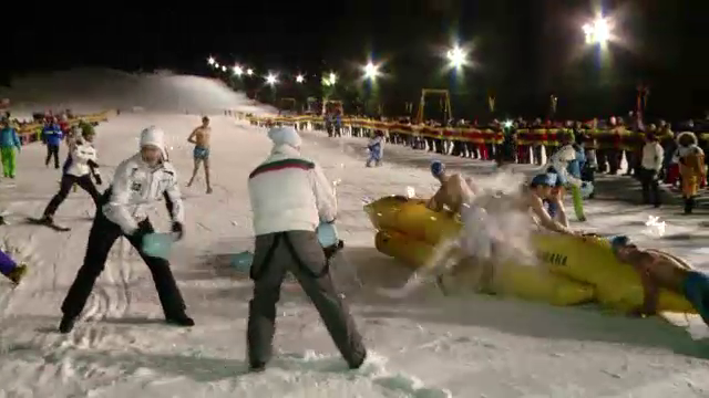 "Cupa Trasnitilor" la Poiana Brasov. Concurentii au iesit pe partie cu echipamentul de pe litoral