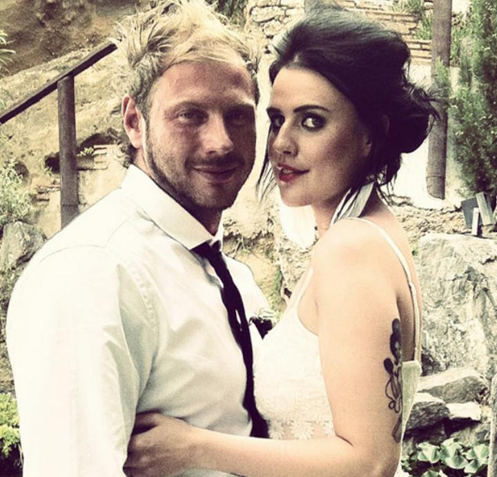 S-au casatorit si au plecat in luna de miere, la Ibiza. Ce i-a facut sotul chiar in prima noapte