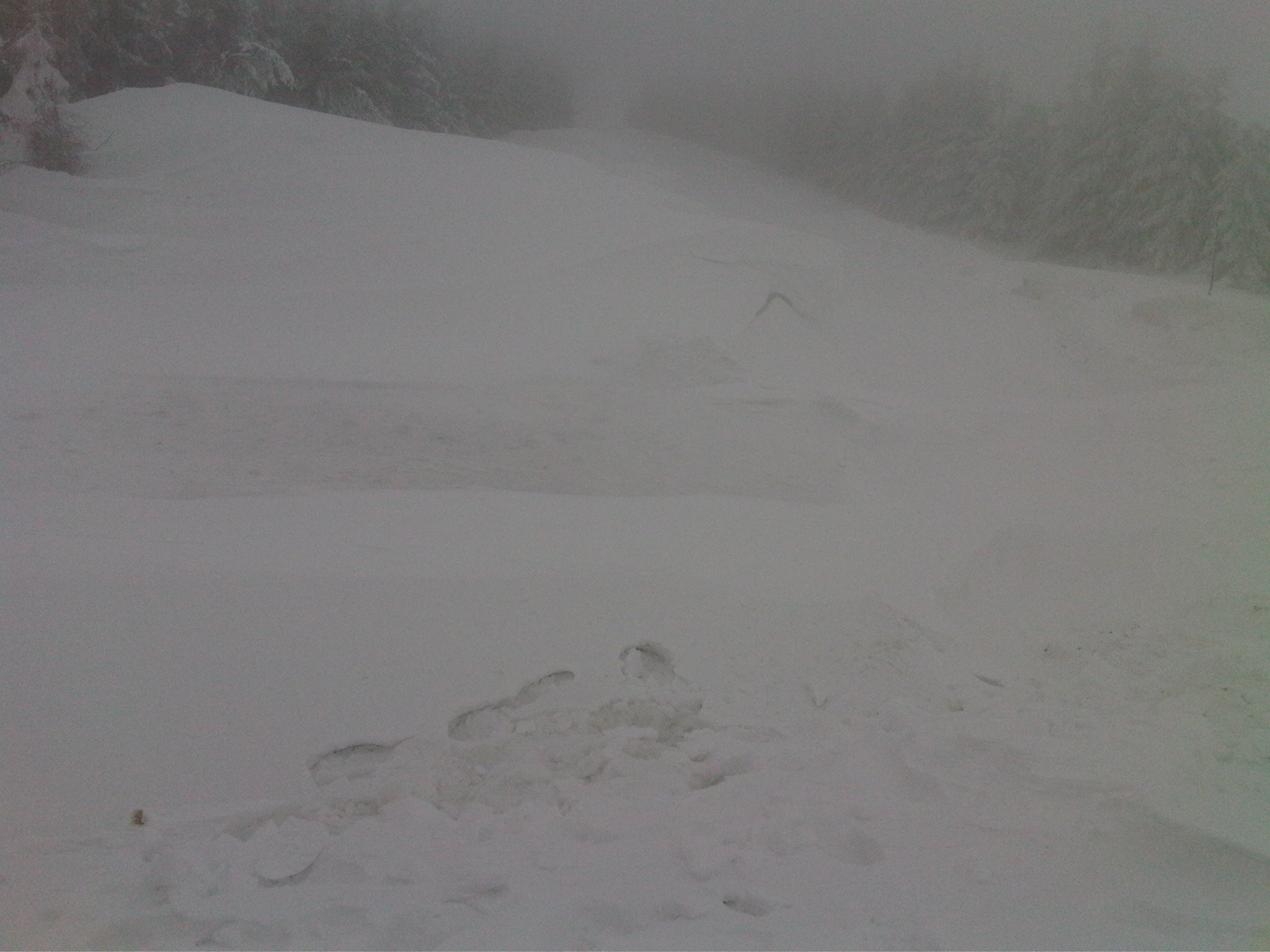Risc de avalanse in Muntii Fgaras. Salvamontistii din Sibiu avertizeaza turistii
