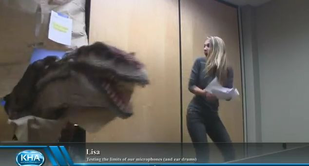 O farsa demna de "Jurassic Park". Cum reactioneaza oamenii cand sunt "atacati" de un dinozaur. VIDEO