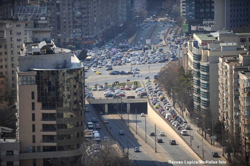 Trei persoane ranite intr-un accident in Pasajul Victoriei din Capitala