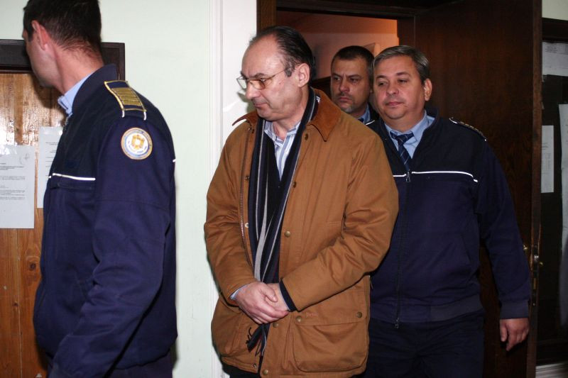 Decebal Traian Remes, condamnat definitiv la 3 ani de inchisoare cu executare, s-a predat Politiei