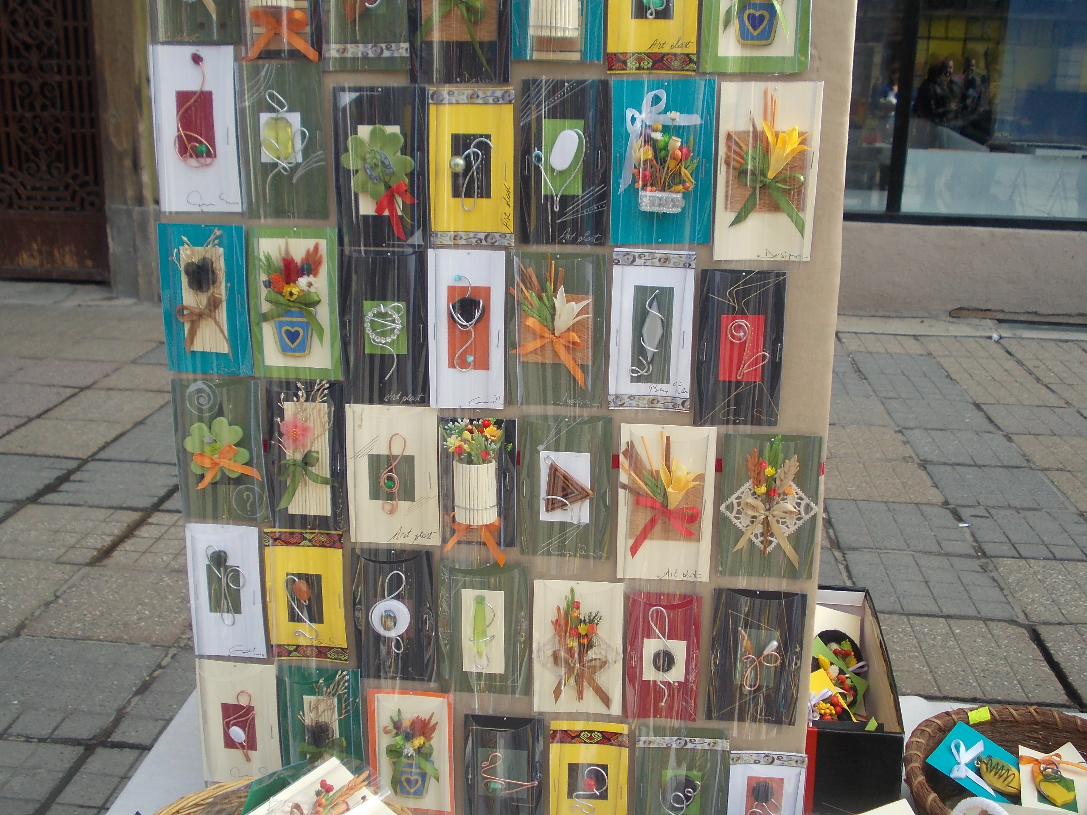 Comerciantii pot depune autorizatiile pentru vanzarea martisoarelor. Unde se vor comercializa acestea