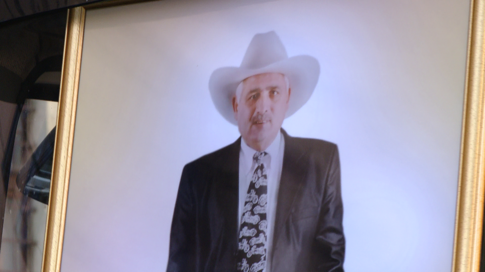 Inmormantare cu fast pentru unul dintre cei mai bogati rromi din Timisoara. Strazile au fost blocate