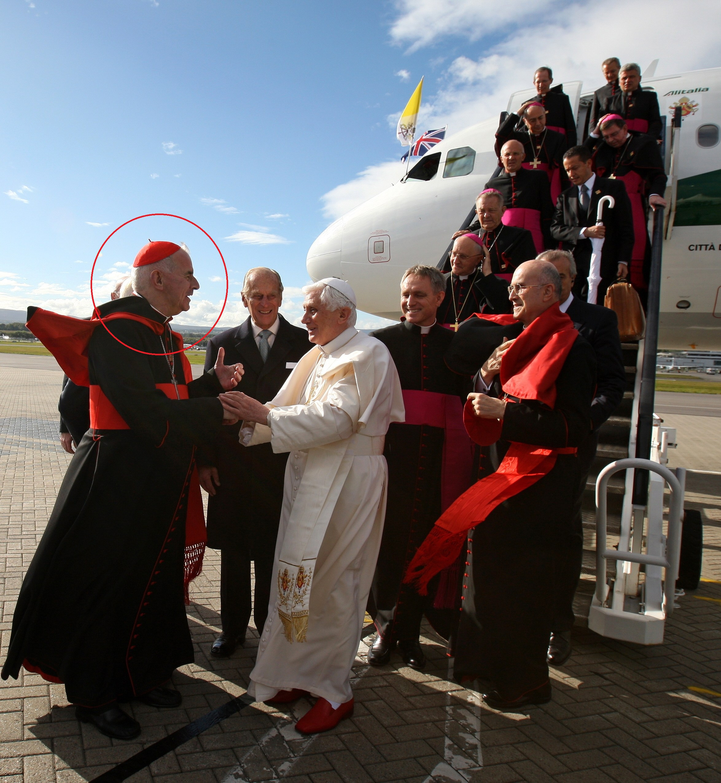 Un cardinal din Scotia, acuzat de comportament indecent, si-a dat demisia. Urma sa voteze noul Papa