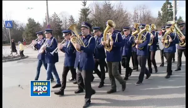 Inmormantare cu fast pentru unul dintre cei mai bogati rromi din Timisoara. Strazile au fost blocate
