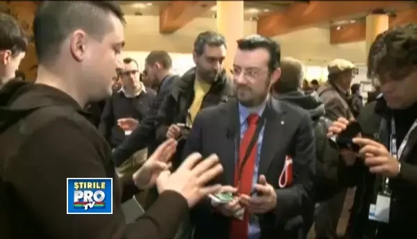 BlackBerry Z10 si Q10, la MWC 2013. George Buhnici prezinta noile telefoane de la RIM