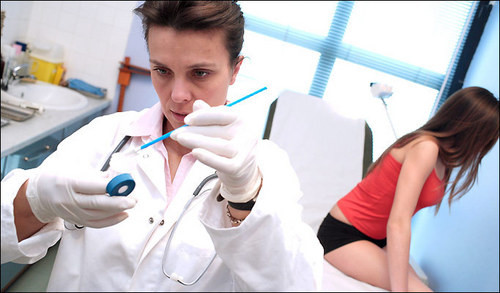 Nu ratati examenul anual Papanicolau, testul eficient pentru determinarea leziunilor colului uterin