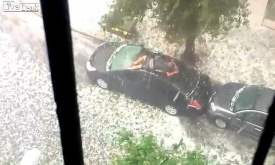 VIDEO cu peste 70.000 de vizualizari in doar o zi. Ce face acest barbat, urcat pe masina