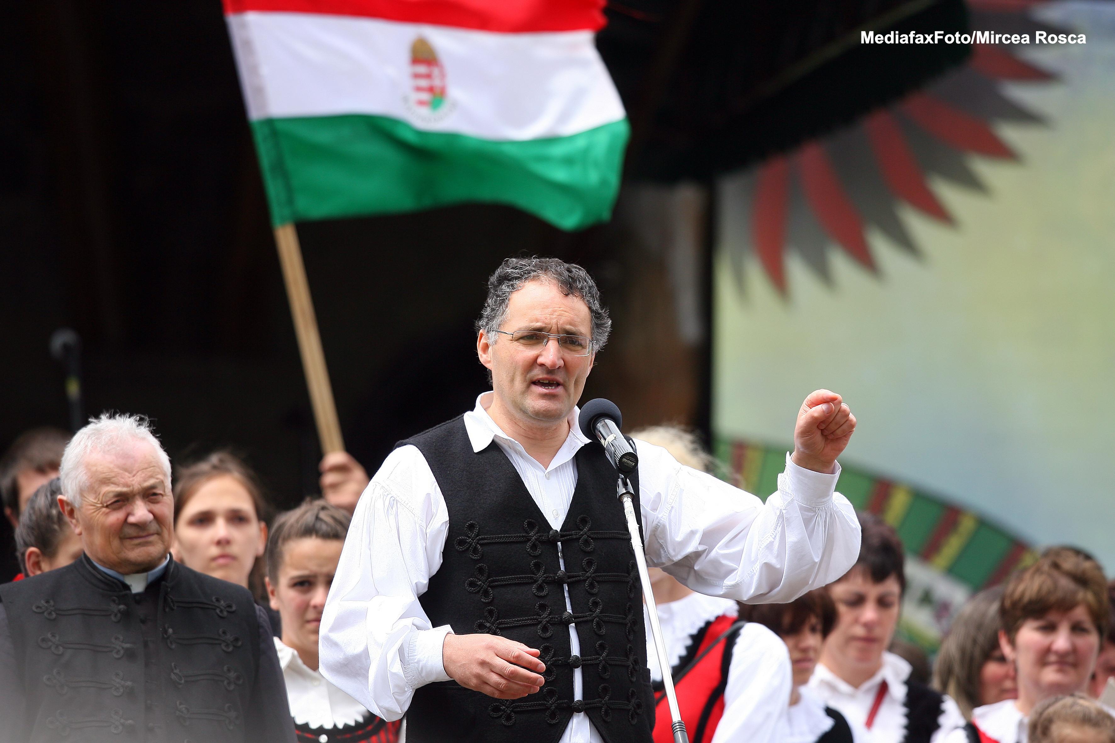 Prefectul Harghitei a deschis sedinta in maghiara, ca sa inteleaga si primarul din Miercurea Ciuc