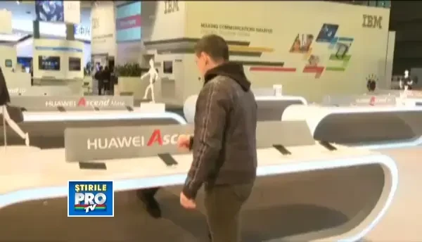 Chinezii de la Huawei se lauda la MWC 2013 cu Ascend Mate, telefonul gigant, si Ascend W1 cu Windows