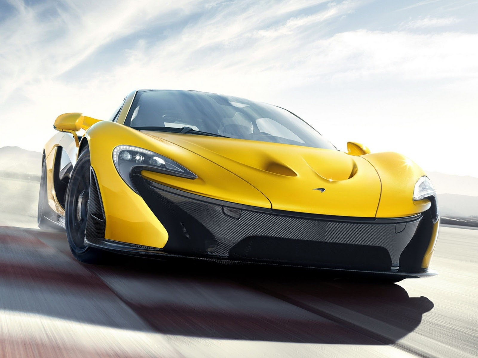 Costa 1.000.000 de euro si arata mai tare ca orice supermasina! McLaren P1, dezvaluit in toata splendoarea sa!