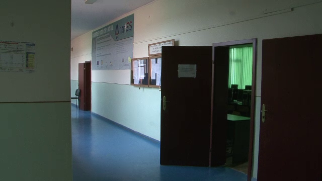 Profesorul din Satu Mare, filmat in ipostaze obscene, a fost pedepsit de conducerea scolii