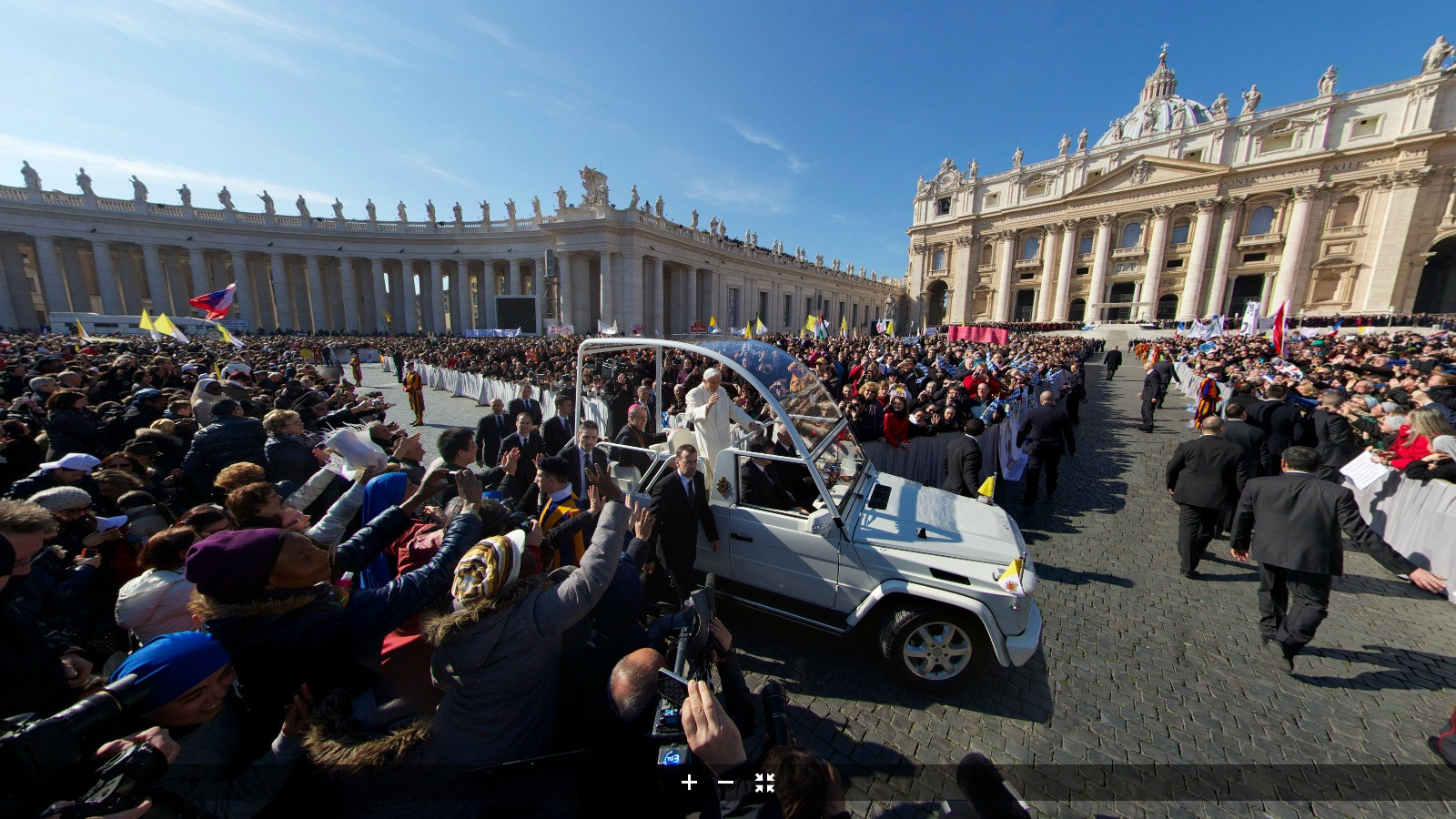 Imaginea zilei. Cum se vede intr-un GIGAPIXEL ultima audienta publica a Papei Benedict al XVI-lea