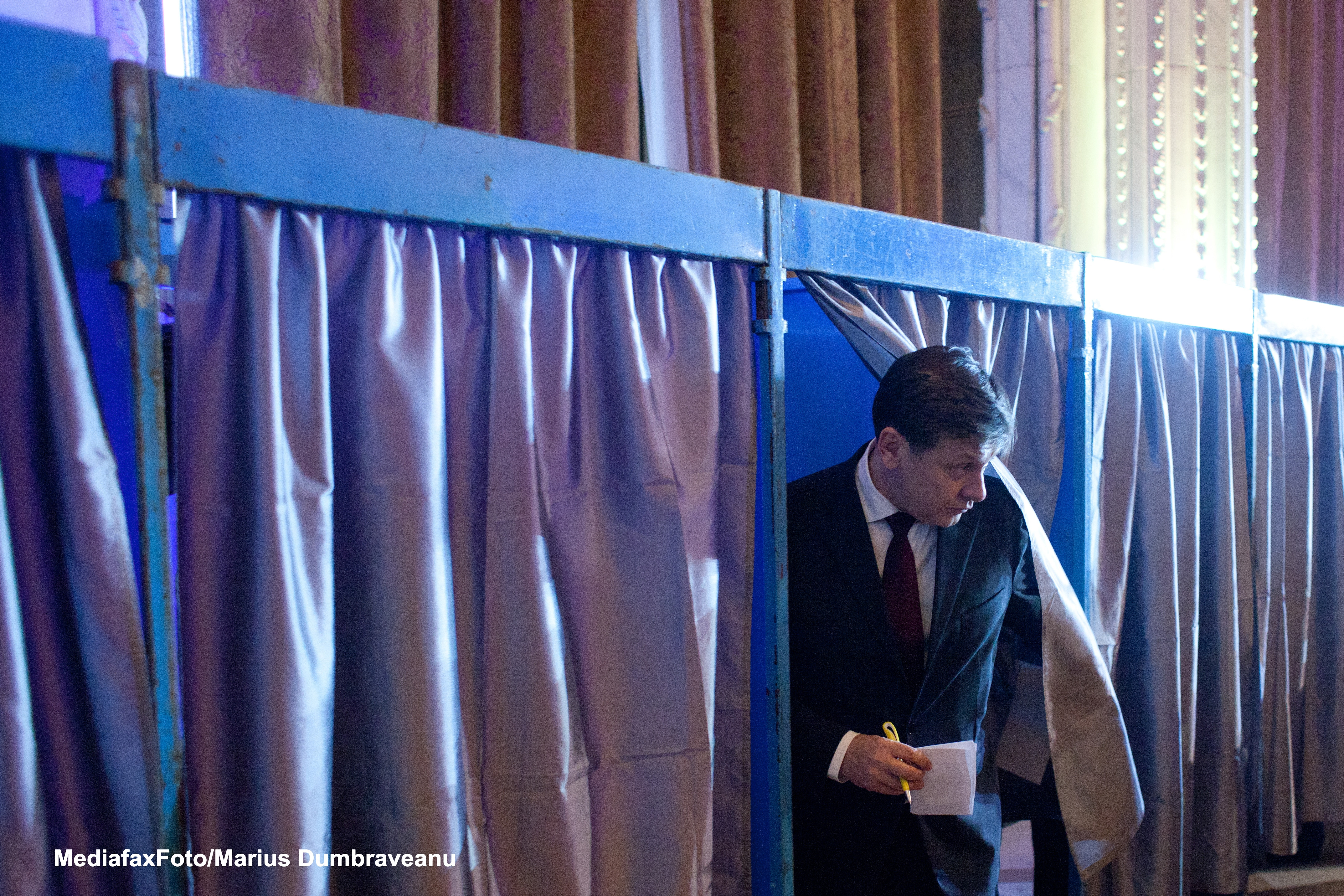 Crin Antonescu: Pana in 15 mai se vor putea depune propunerile de modificare a Constitutiei