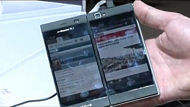 MWC 2013. Telefonul cu doua ecrane care se poate transforma intr-o mini tableta: Medias W N-05E