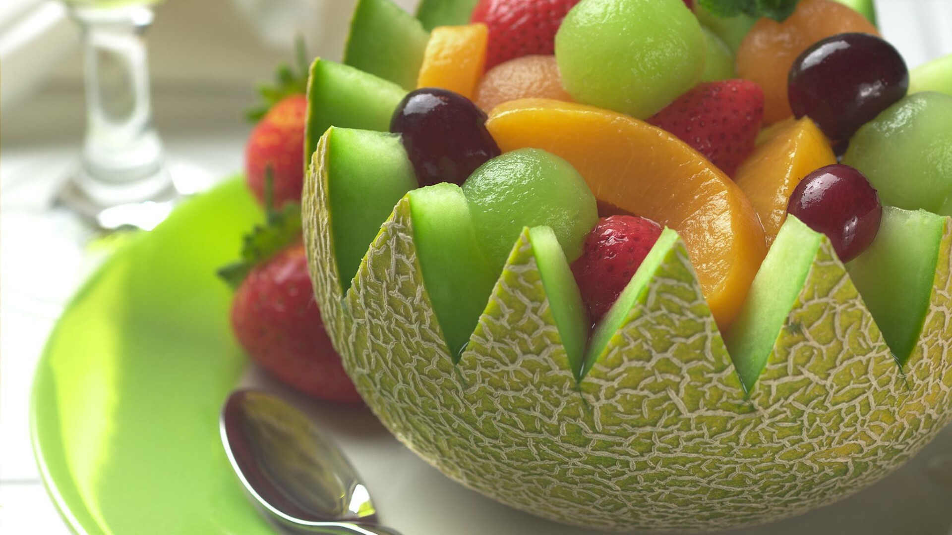 Nu ratati gustarile dulci zilnice.Va puteti energiza perfect cu diferite combinatii de fructe