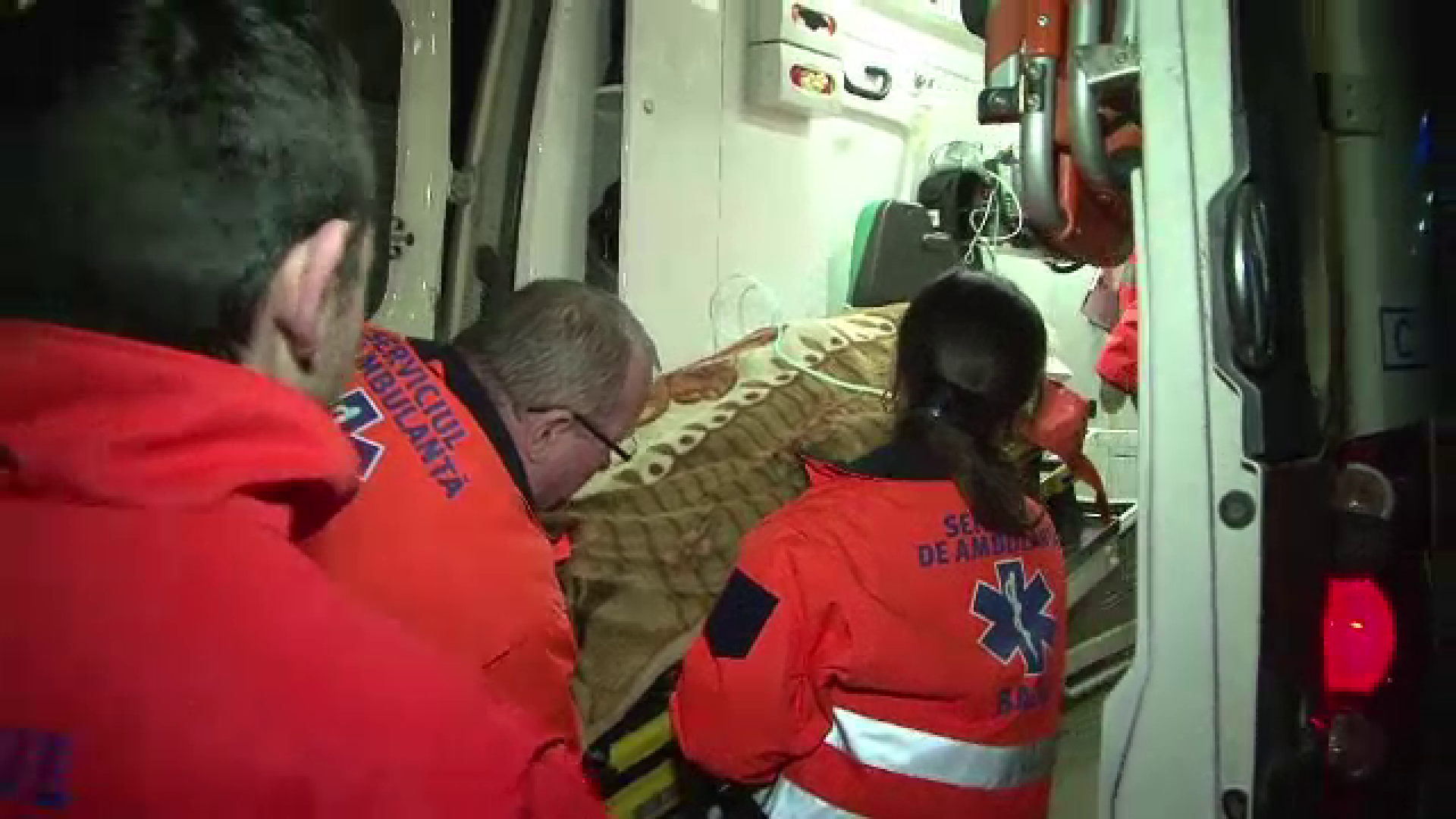 Un tanar din Bacau s-a trimis singur la spital dupa o cearta cu iubita, mai mare cu 15 ani decat el