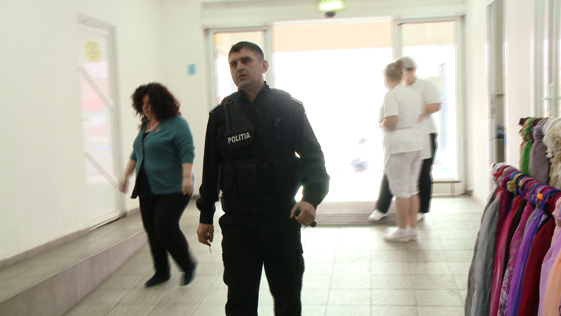 Politistii din Alba au demarat o serie de actiuni de prevenire a violentei in scolile din judet