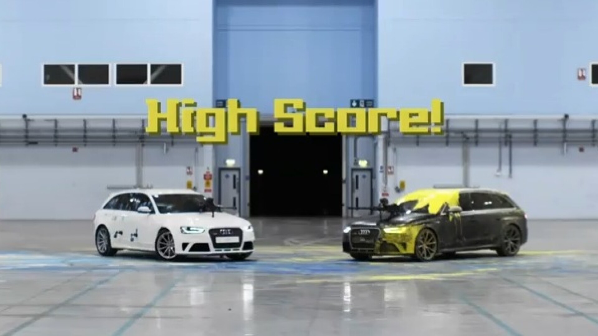 Audi RS 4 vs Audi RS 4, duel nu la viteza ci la .. paintball: Cat de sportiv poate sa fie Station Wagon