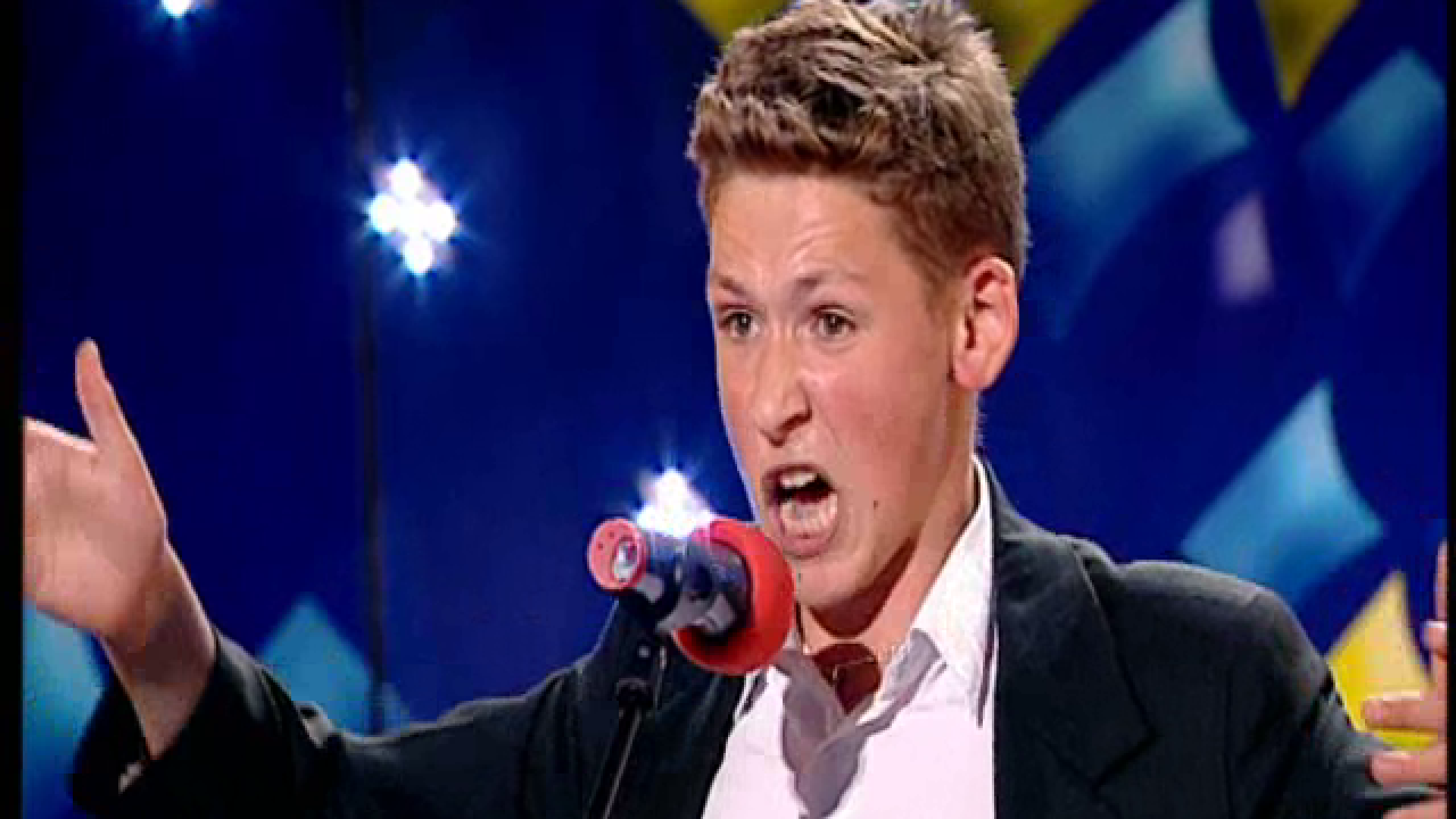 Mihai Stefan,baiatul cu 1000 de fete.Cum i-a imitat pe Piersic si Becali la Romanii au talent. VIDEO